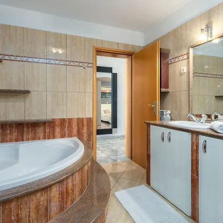 Dino By Interhome Apartment Kaldanija